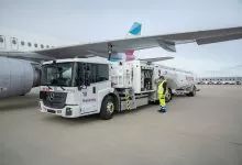 Camion electric Mercedes-Benz eEconic pentru realimentarea avioanelor 14 Camion electric Mercedes-Benz eEconic pentru realimentarea avioanelor